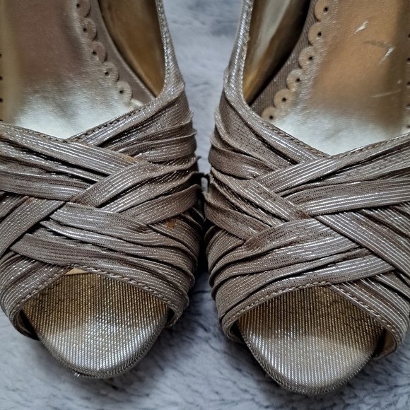 LuLu Townsend Shimmering Gold Heels  Size 8.5 - Picture 4 of 12